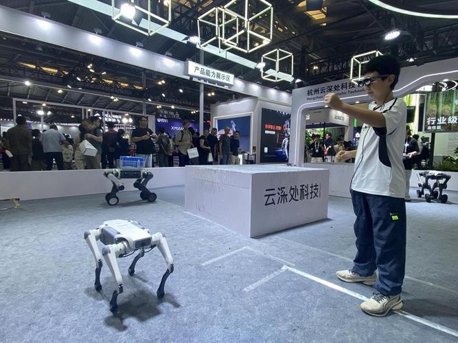 云深处科技亮相WAIC 2025 具身智能机器人关键技术与实战应用引领未来